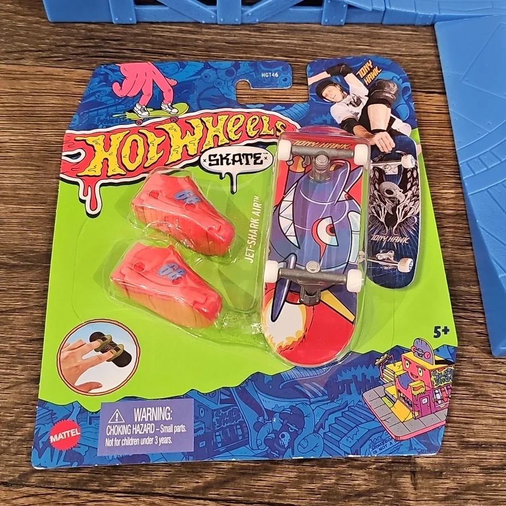 Hot Wheels Skate Tony Hawk Bundle Of Donut Skatepark, Aquarium, Amusement  Park